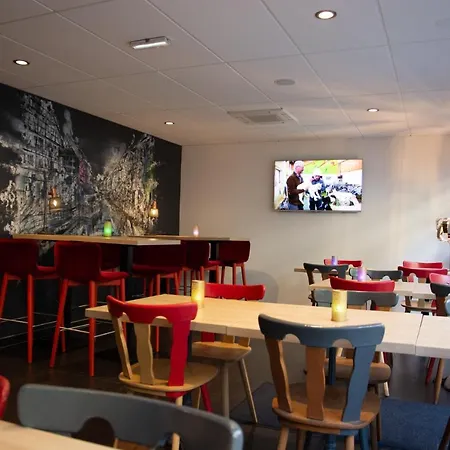 Colmar Hotel Отель