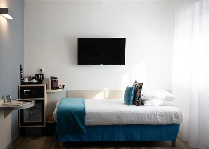 Colmar Hotel Отель