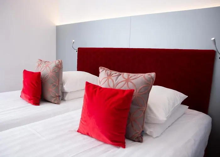 Colmar Hotel Отель