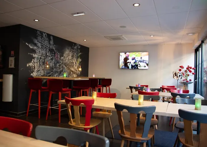 Colmar Hotel Отель