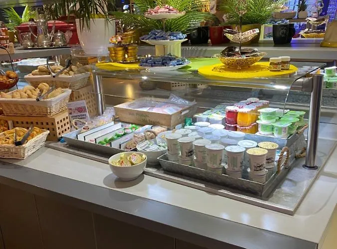 Отель Colmar Hotel