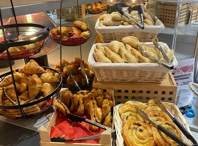 Отель Colmar Hotel 3*