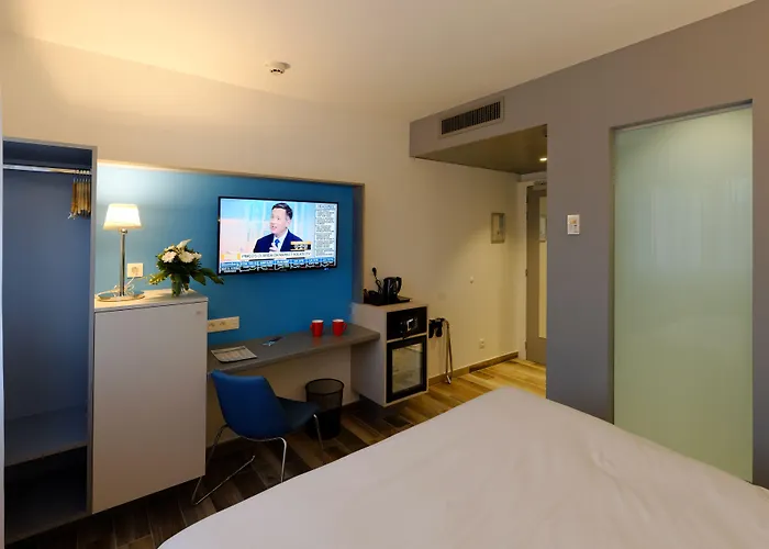 Отель Colmar Hotel 3*