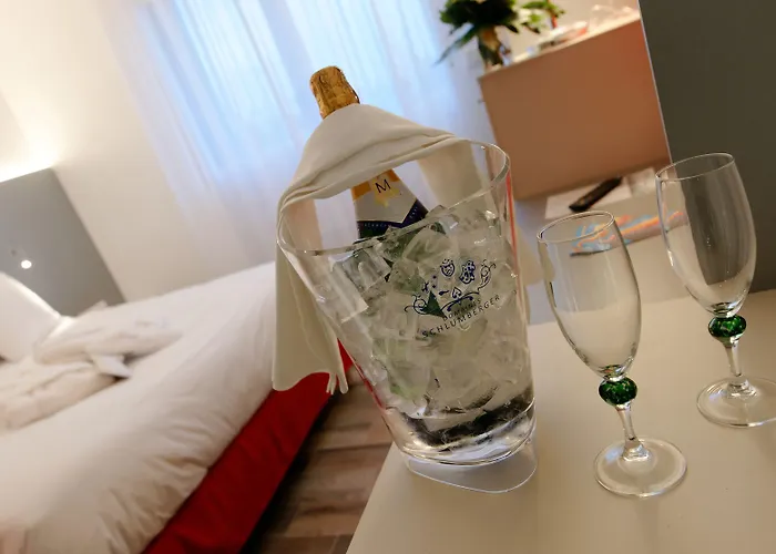 Отель Colmar Hotel 3*