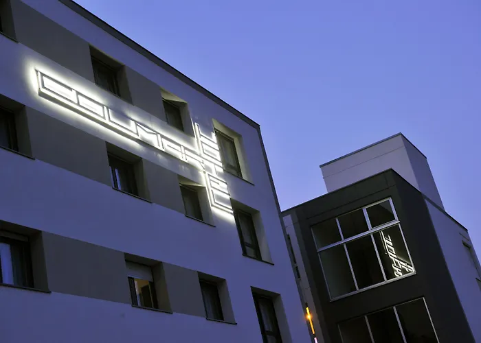 Colmar Hotel Отель