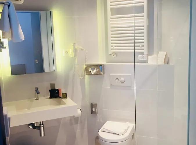 Colmar Hotel Отель